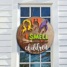 Halloween Door Sign 30cm Round Wooden Sign with I Smell Children Letters and 3 Witches for Halloween Decoration