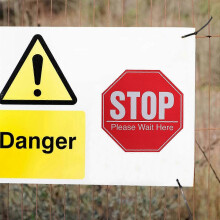 Bodenaufkleber, soziale Distanzierungsschilder, „Stop Please Wait Here“, PVC, Rot, 20 x 20 cm, 5 Bögen