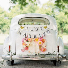 Just Married Banner Car Decorations, Pearlescent Cardstock Gold Glitter Sign Garland for Bridal Shower Wedding Occasions