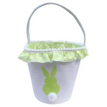 Canvas Easter Bunny Basket -kangaskassi, jossa on pörröinen häntä ja röyhelöinen leikkaus pääsiäiskarkkien metsästykseen