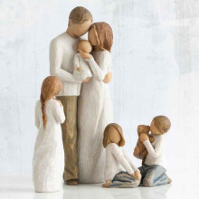 (B) American Style Family Statue Ornament Creative Wedding Gift Home Office Resin Art Piece