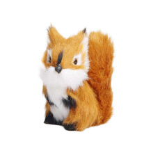 Figurine d'écureuil mignon en peluche, sculpture animale pour la décoration de la maison, d'un meuble ou d'une chambre.