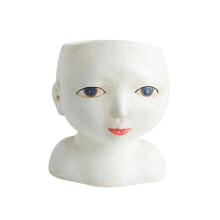Maceta decorativa con forma de rostro, decoración única para mesa de centro.
