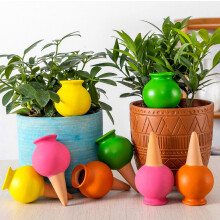 Cônes d'arrosage en argile, lot de 4, volume de 100 ml chacun, boules d'arrosage pour plantes d'intérieur et jardinières de balcon