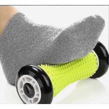 Fußmassagerolle bei Plantarfasziitis und Fußgewölbeschmerzen – Schwarzes Massagegerät zur Stresslinderung und Schmerzlinderung bei Fuß