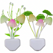 Confezione da 2 luci notturne a LED a forma di fungo per bambini e adulti, lampade da parete con spina e sensore crepuscolare a 7 colori per la came