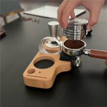 Houten Tamper-Stationhouder met Antislip Aandrukmat voor 51/53/58mm Portafilter Koffie Tamper Organizer B
