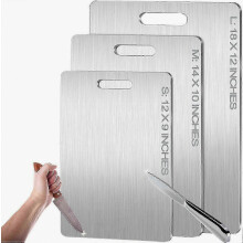 Ensemble de 3 planches à découper en acier inoxydable, hygiéniques, durables et faciles à nettoyer pour une utilisation en cuisine.