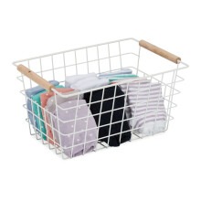 Draadmand met houten handvat