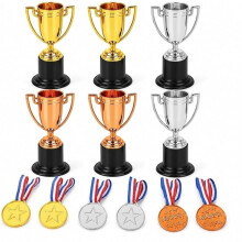 Set di 12 -Trofei e Medaglie, Trofei e Medaglie In Plastica Dorata per Compleanni di Bambini e Competizioni Sportive.