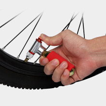 Tragbarer CO2 Fahrrad Reifenaufpumper Rot