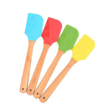 4-teiliges Silikon-Backwerkzeug-Set mit Holzgriffen, antihaftbeschichtet zum Backen