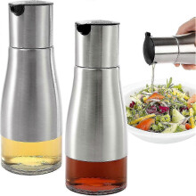 Set di 2 dispenser per olio e aceto da 300 ml in argento, con ampolla dosatrice e sistema di versamento antigoccia.