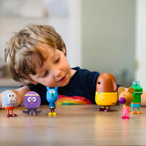 Hey Duggee Hey Duggee 1870R Squirrel Figurine Set with Duggee Multicolor 2