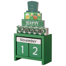 Holzkalender für den St. Patrick's Day mit 5 Tischaufstellern
