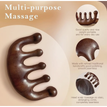 Pente de massagem capilar artesanal de madeira larga, feito com sândalo verde natural, para cuidados diários com os cabelos.