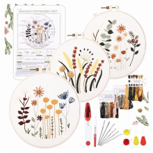 Borduurpakket voor beginners met bloemen- en plantenpatronen, kruissteek startersset met 3 plastic borduurringen voor zelf naaien