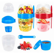Set van 2 meeneem-mueslibekers met lepel en deksel, en bakjes voor yoghurt, salade en overnight oats van 310 ml en 560 ml.