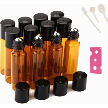 Confezione da 12 flaconi roll-on vuoti in vetro da 10 ml per oli essenziali con sfere in acciaio, etichette beige e apribottiglie.