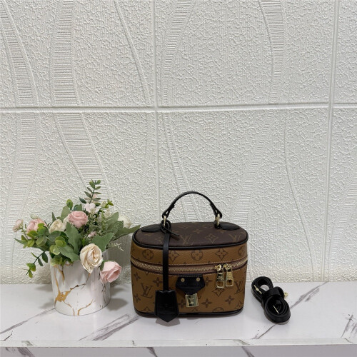 (Brown) Retro style box handbag