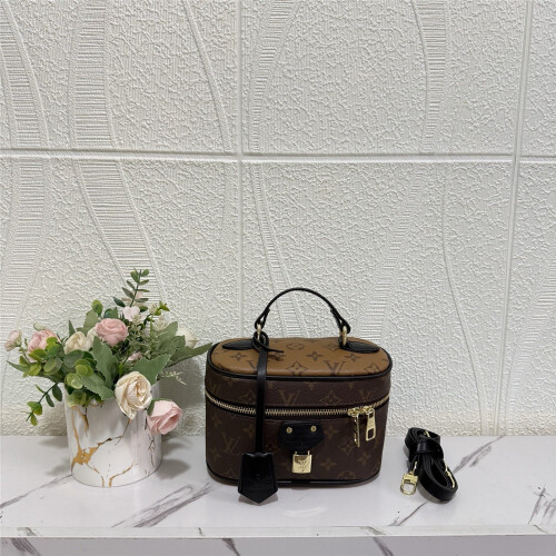 (Dark brown) Retro style box handbag