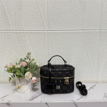 (Black) Retro style box handbag