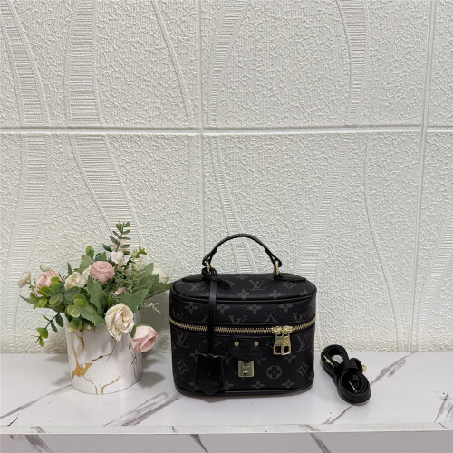(Black) Retro style box handbag