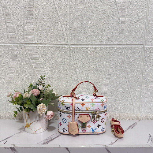 (White) Retro style box handbag