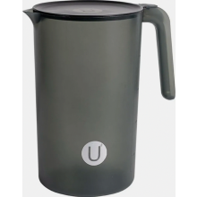 liter plastic waterkan met maatverdeling, zwarte kan voor melk, ijsthee, sap en andere koude dranken.