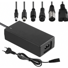 Caricabatterie per monopattino elettrico da 42 V 2 A con 6 connettori e indicatore LED di carica per hoverboard da 36 V.