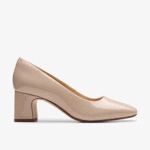 (Standard, 5.5 (Adults')) Fernie Court Sand Patent