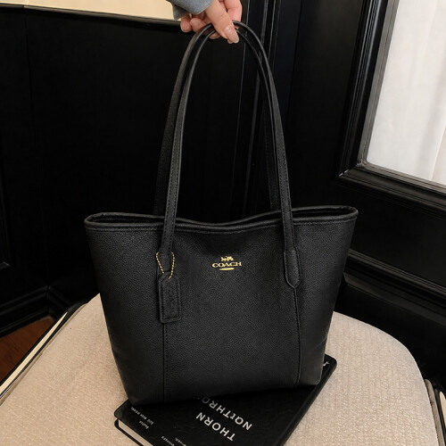 (Black) Solid color pebbled tote bag