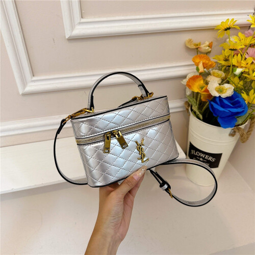 (Silver) Glossy diamond pattern mini box bag