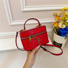 (Red) Glossy diamond pattern mini box bag