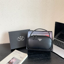 (Black) Sweet and cool style topstitched small square box bag