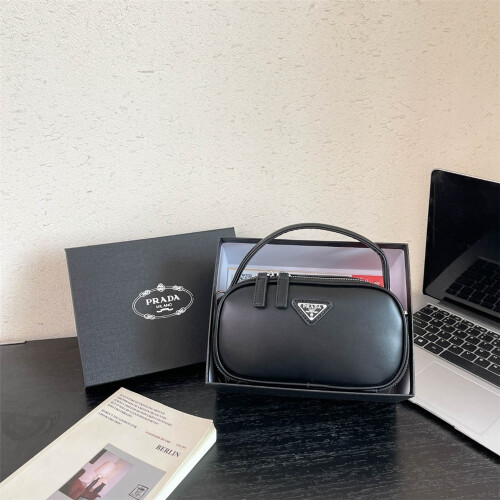 (Black) Sweet and cool style topstitched small square box bag