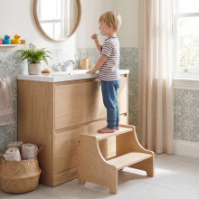 Opvouwbaar houten peuterkeukenkrukje met krijtbord