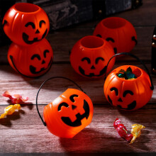 Lot de 6 mini seaux citrouille en plastique avec poignées, parfaits pour la chasse aux bonbons d'Halloween et les fêtes.