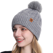 Bonnet d'hiver pour femme en maille torsadée avec pompon en fausse fourrure – Chaud et confortable pour temps froid | 27 x 2