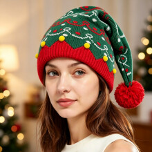 Gestrickte Weihnachtsmütze für Erwachsene, rot-grün mit gelben Punkten, Mütze mit langem Bommel, Winterdekoration für Partys
