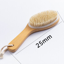Natuurlijke lichaamsborstel met everzwijnhaar en ergonomisch gevormde houten handgreep.