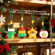 Acessórios festivos para bolsas e lembrancinhas de Natal - Pacote com 4 lindos pingentes de couro natalinos