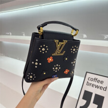 (Black) Light luxury flower-embellished diamond handbag