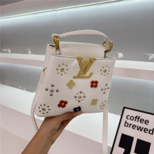 (White) Light luxury flower-embellished diamond handbag
