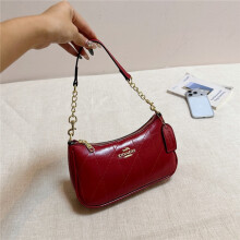 (Red) Sweet cool quilted baguette bag