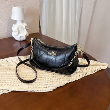 (Black) Sweet cool quilted baguette bag