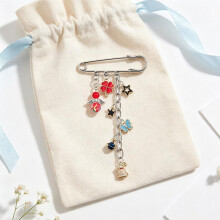 84-Teiliges DIY-Set mit Dekorativen Sicherheitsnadeln, Ketten und Emaille-Anhängern für Kleidung, Jacken, Hüte, Taschen und Broschen - Bastelbedarf
