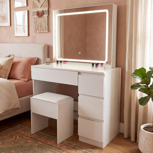 (Fantasy) Dressing Table Set with Hollywood LED Mirror 1