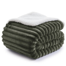 BEDELITE Fluffy Sherpa Blanket Cosy Soft Throw, 152x203 cm, Dark Olive