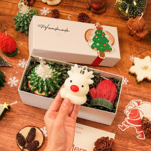 Christmas Scented Candle Gift Box | Includes Reindeer + Christmas Tree + Mitten Shaped Candles | Christmas Gift & Party Favors